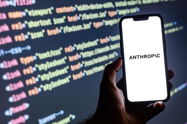 IA da Anthropic combate crimes financeiros em nova parceria