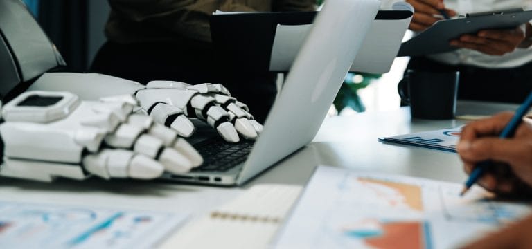 IA na China: empresas proibidas de demitir por causa da tecnologia