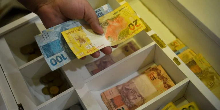 Inflação de 4,11% em 12 meses impacta turismo e viagens
