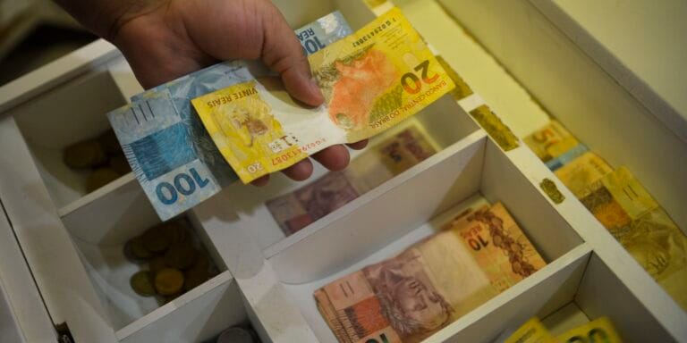 Inflação de 4,11% em 12 meses impacta turismo e viagens