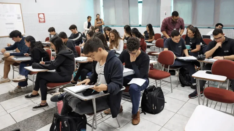 Inscrições no Enem serão automáticas para alunos da rede pública a partir de 2026