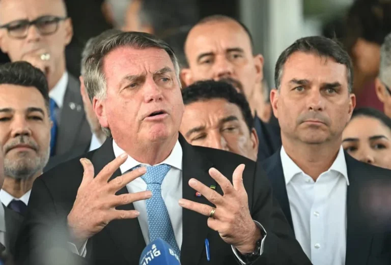 Investigação: Lindbergh pede inclusão de Flávio e Jair Bolsonaro