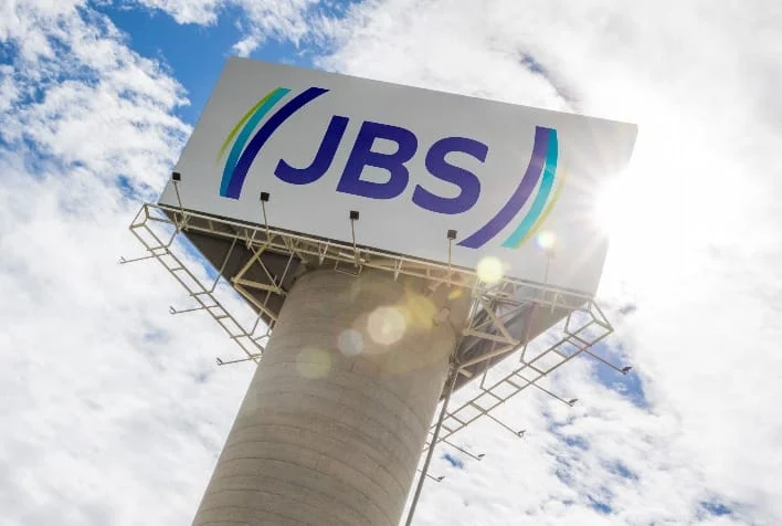 JBS lucra US$ 221 milhões no 1º trimestre com operações no Brasil