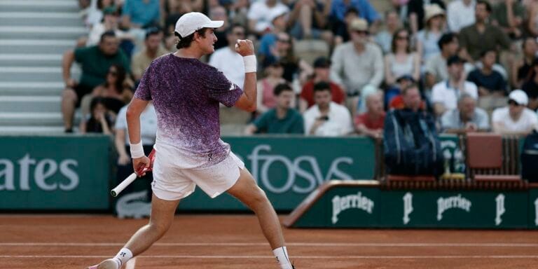 João Fonseca vence na estreia do torneio de Roland Garros hoje