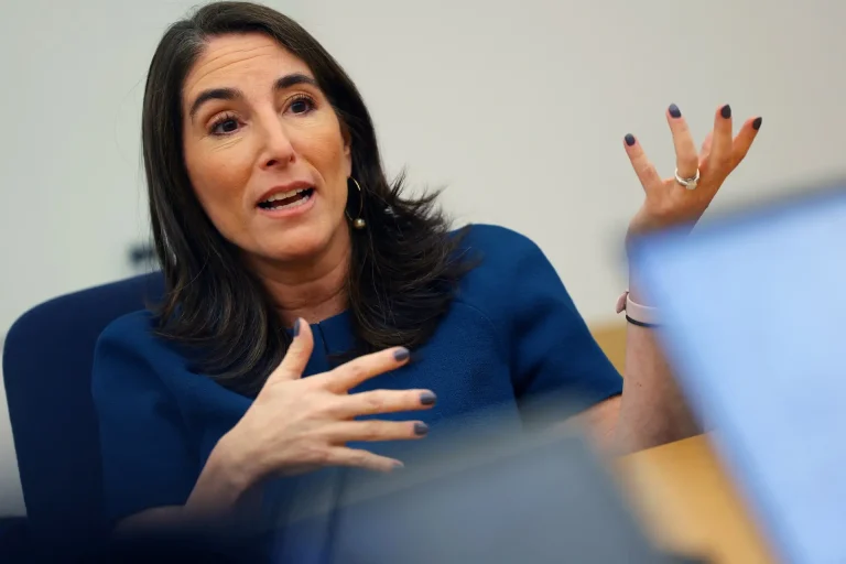 Juros estáveis por um bom tempo, afirma Hammack do Fed