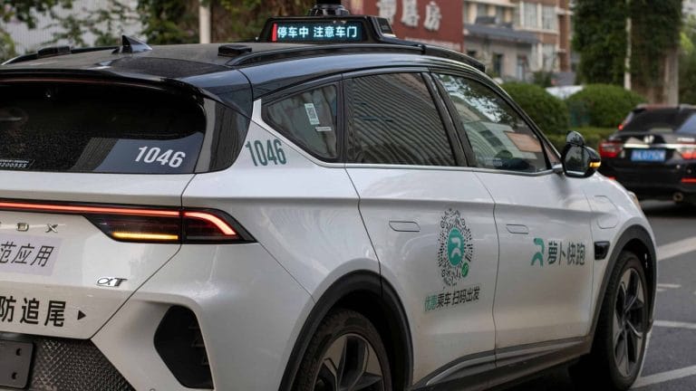 Lançamento de robotáxis da Baidu suspenso após apagão em Wuhan