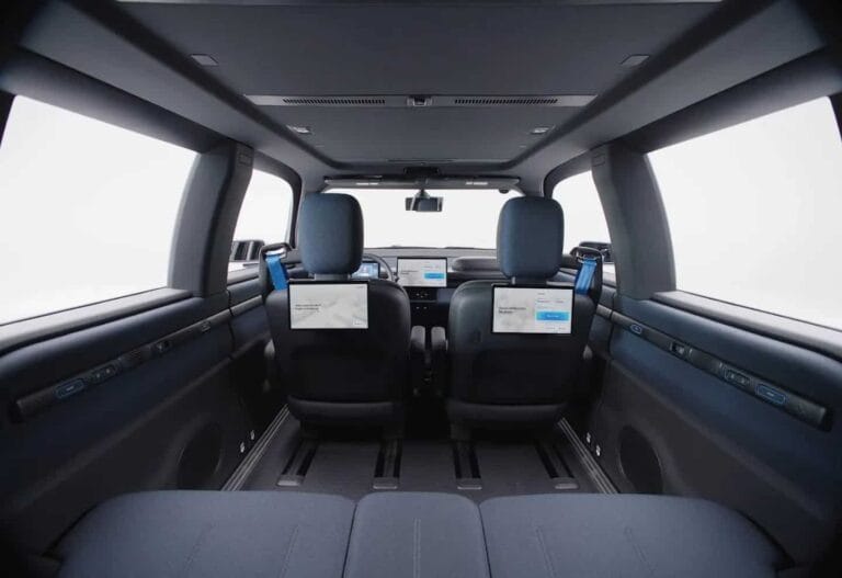 Lançamento do robotáxi Ojai da Waymo e Geely com tecnologia avançada