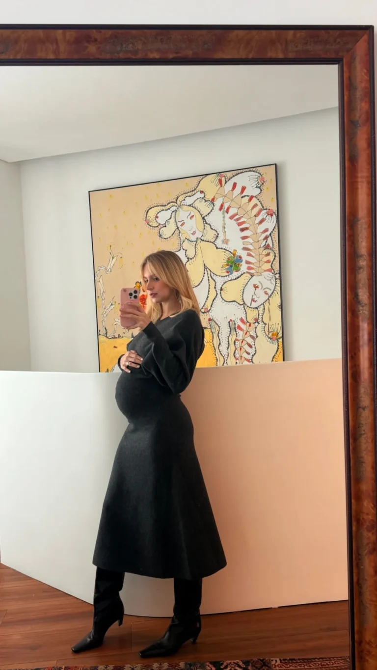 Look de inverno: Isa Scherer exibe barrigão em selfie fashion