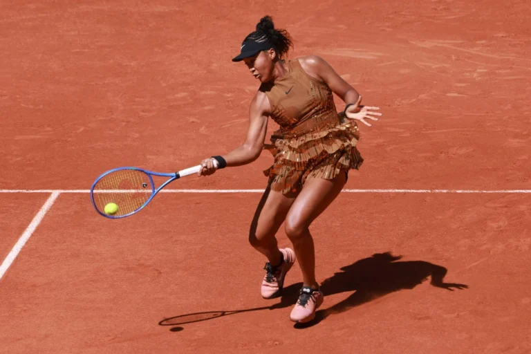 Look fashionista de Naomi Osaka na estreia em Roland Garros