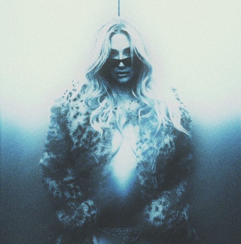 Look ousado de Kesha em novas fotos para a moda atual