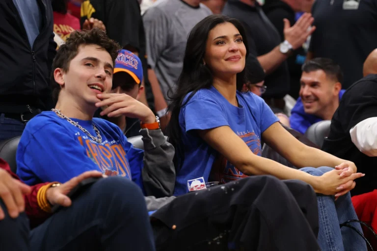 Looks combinando de Kylie Jenner e Timothée Chalamet na NBA