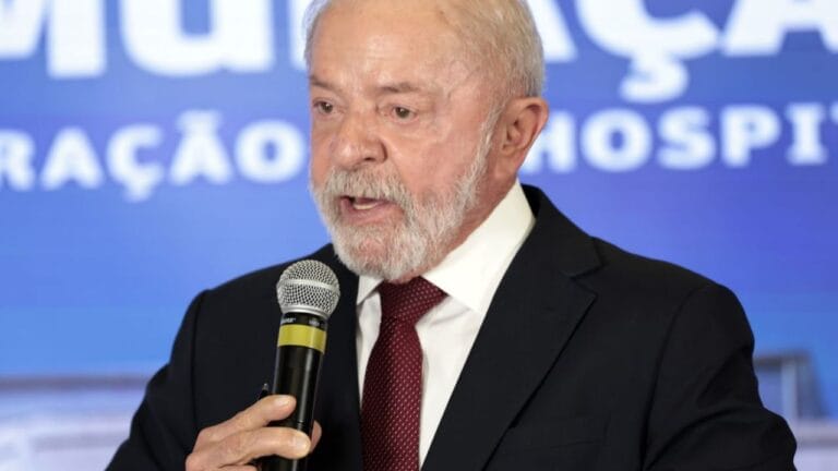Lula assina Medida Provisória que elimina imposto sobre compras internacionais de até US$ 50