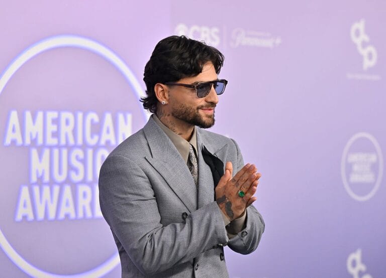 Maluma revela crises de pânico e volta à moda com estilo