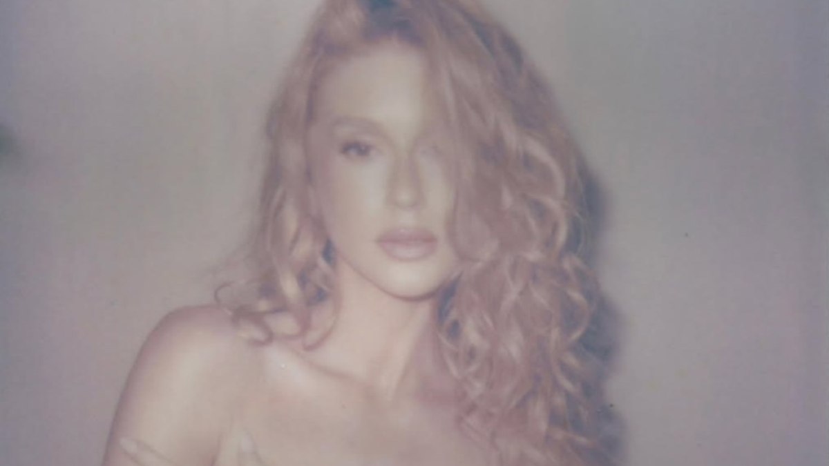 Marina Ruy Barbosa viraliza ao abrir álbum de fotos de topless