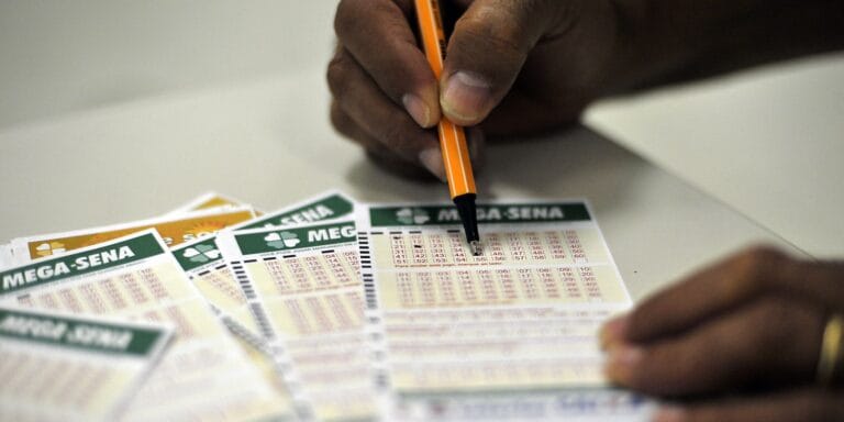 Mega-Sena acumula e prêmio de R$ 65 milhões atrai turistas