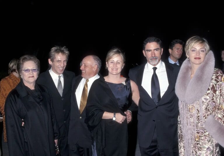 Michael Stone, irmão de Sharon Stone, morre em meio à moda