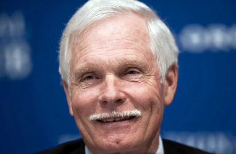 Morre Ted Turner, fundador da CNN, aos 87 anos