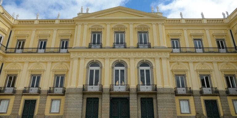 Museu recupera negativos fotográficos perdidos em incêndio agora