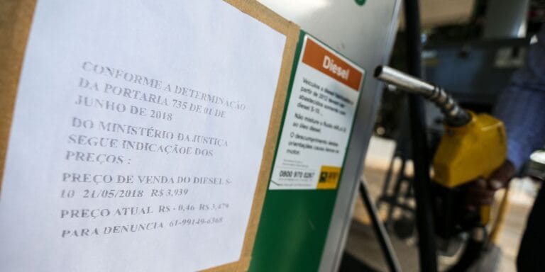 Óleo diesel cai novamente e acumula recuo de 4,5% hoje