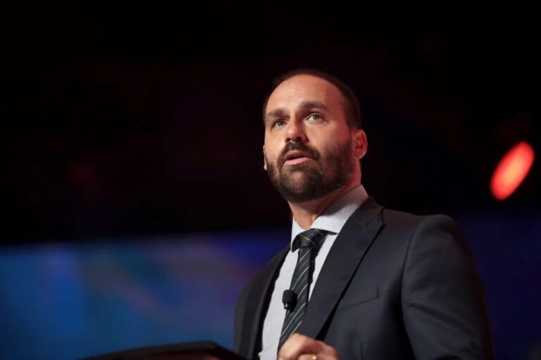 PGR pede condenação de Eduardo Bolsonaro por coação no STF