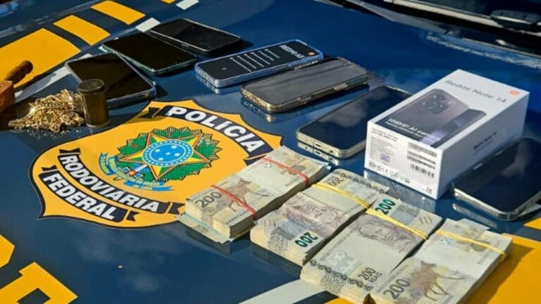 PRF apreende R$ 80 mil, dólares e ouro em operação na BR-050 em Araguari