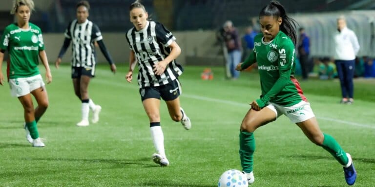 Palmeiras assume vice-liderança no BR feminino em grande estilo