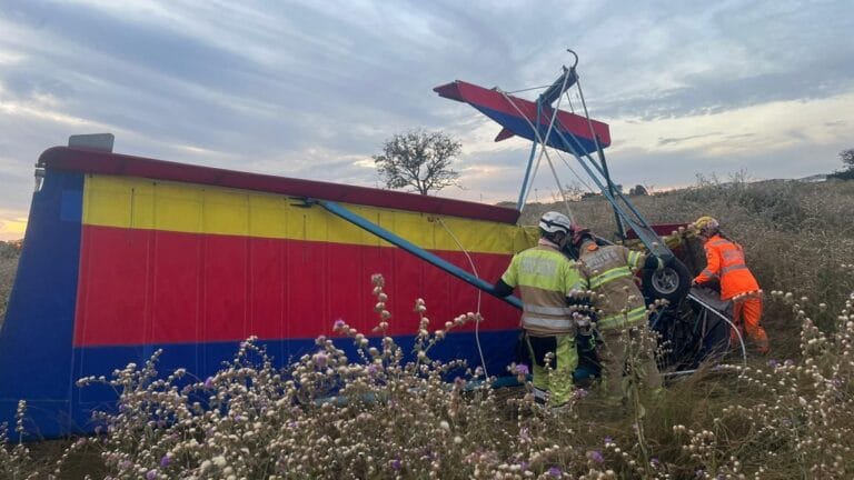 Piloto de ultraleve fica em estado grave após queda de avião no Arena Race, em Uberlândia