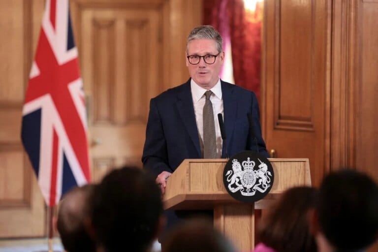 Pressão sobre premiê britânico aumenta em meio à crise política