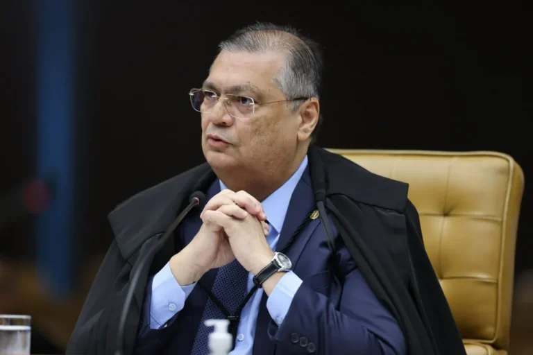 Projeto de emendas para ONGs gera pedido de explicação de Dino ao governo Lula