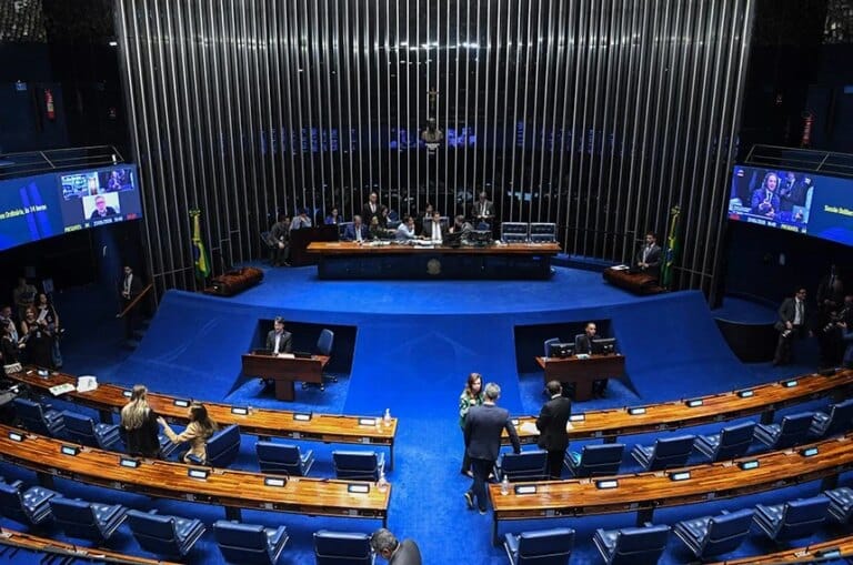 Projeto do Senado cria política para estudantes superdotados