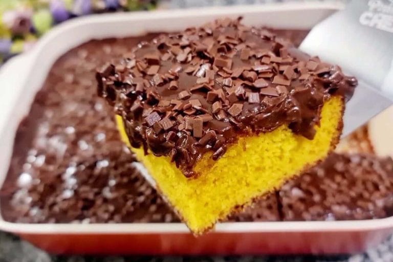 Receita de Bolo de Cenoura com Chocolate para o Dia das Mães