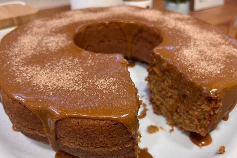 Receita de Bolo de Churros com Massa Fofinha e Recheio Generoso