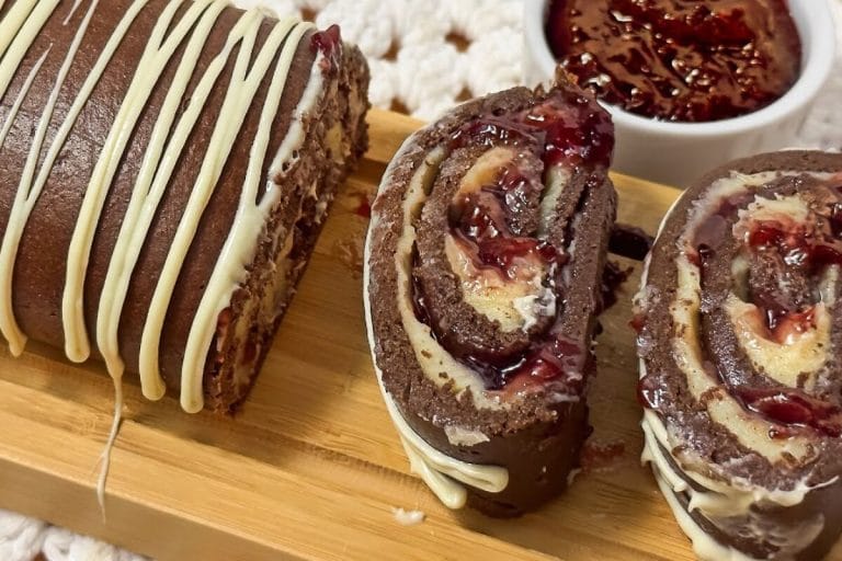 Receita de Rocambole de Ninho rápido e sem forno delicioso