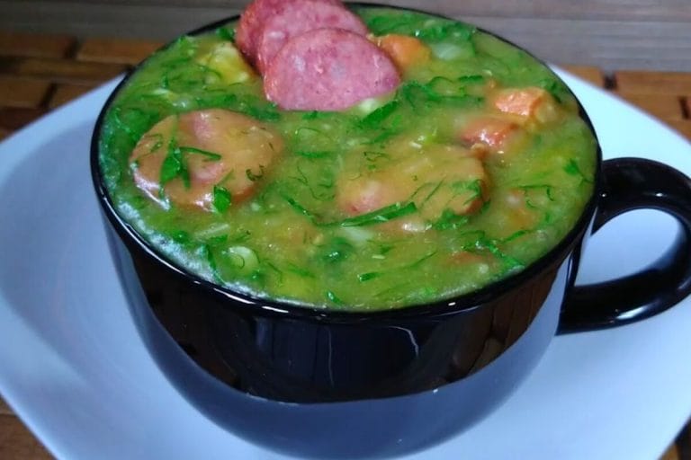 Receita de caldo verde cremoso fácil e reconfortante