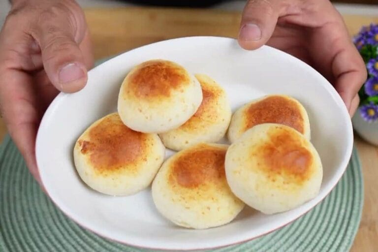 Receita de pão de queijo sem ovo com casquinha crocante