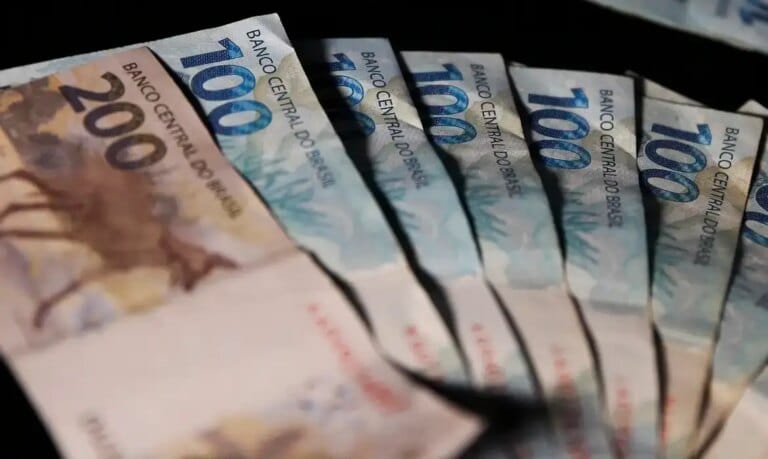 Renda per capita tem recorde em 2025, mas desigualdade aumenta