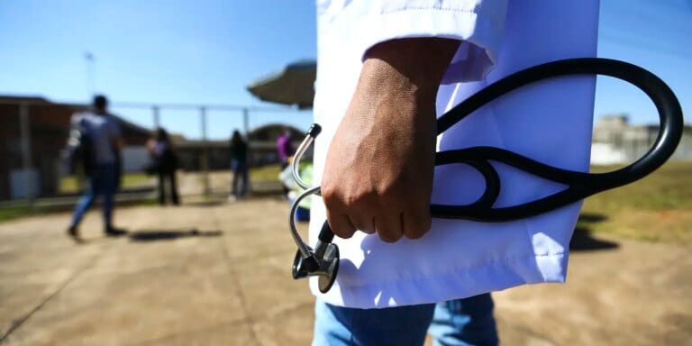 Revalida: candidatos conferem local da prova prática agora