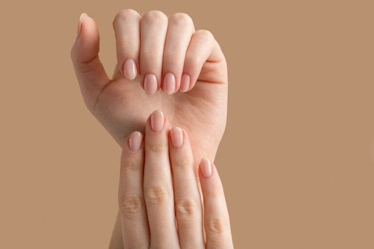 Saúde das unhas: riscos de tirar cutículas toda semana