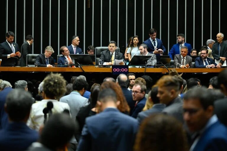 Senado vota projeto de política nacional para alunos superdotados