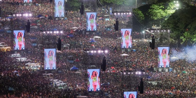 Show de Shakira em Copacabana atrai mais de 2 milhões hoje