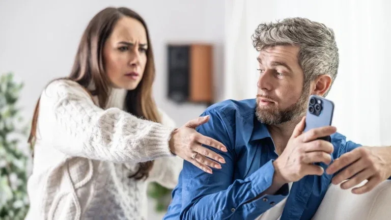Sonhar com traição: entenda os impactos na saúde emocional