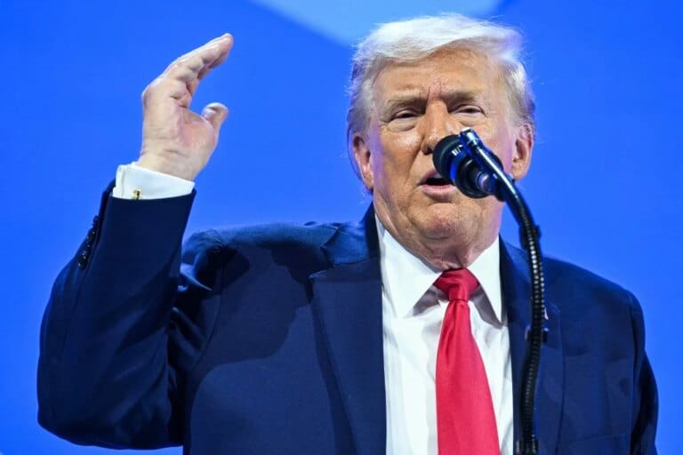 Tarifa global de 10% de Trump suspensa por tribunal dos EUA