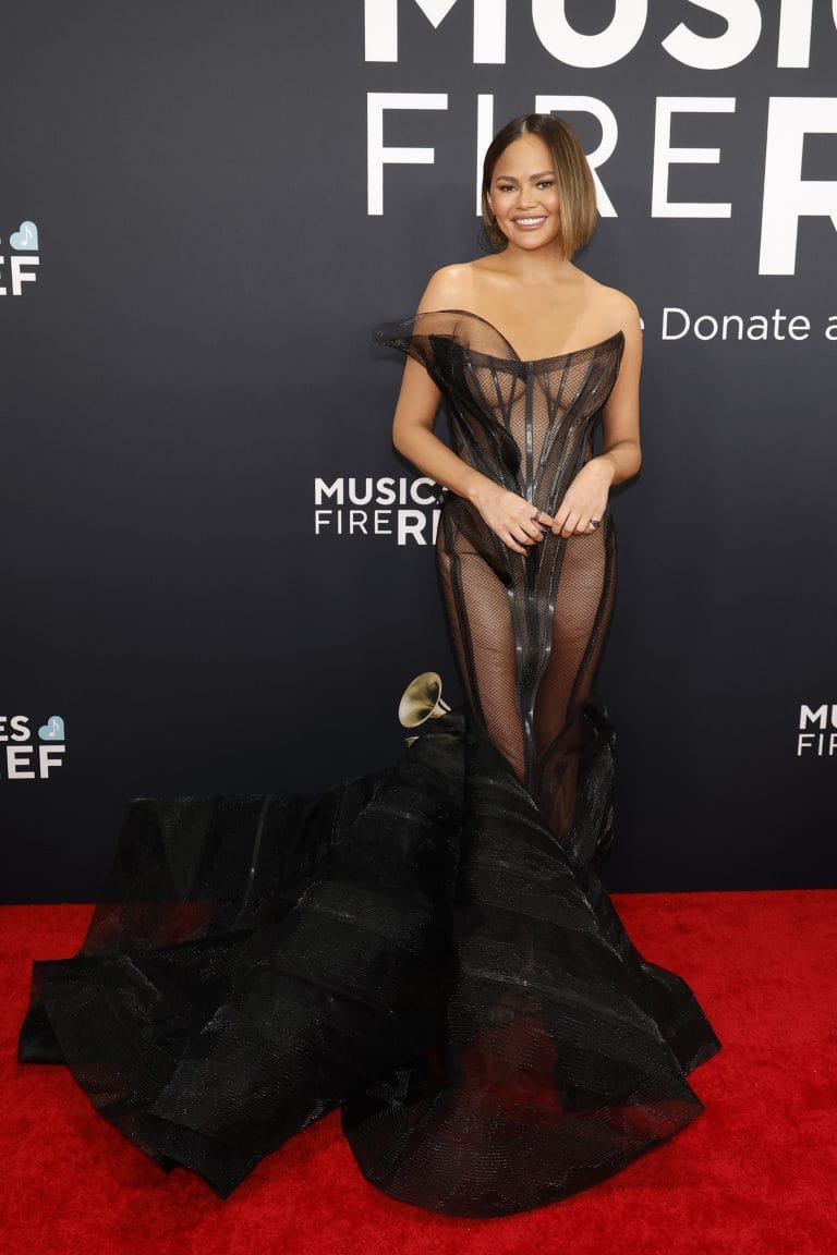 Tendência: Chrissy Teigen explica ausência no Met Gala 2026