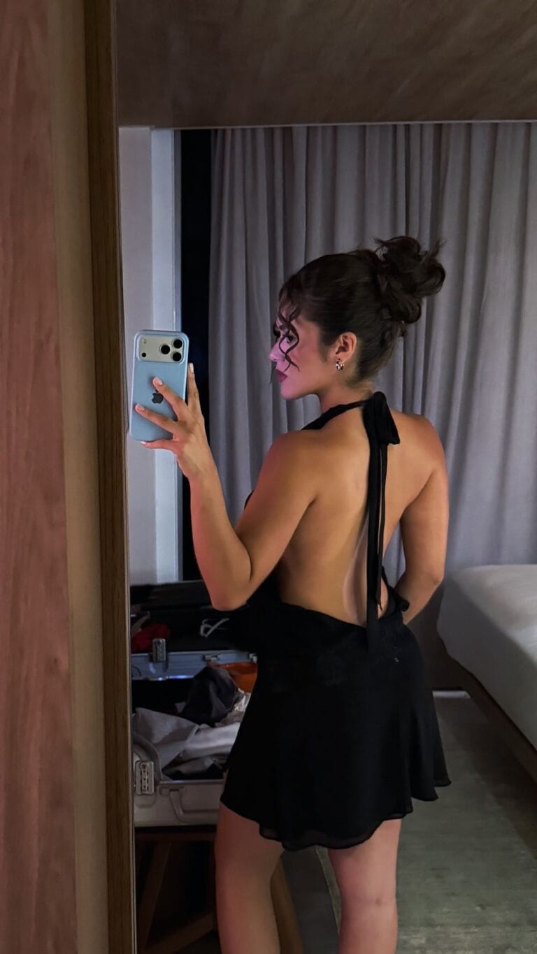 Tendência: Maisa brilha em vestido preto com decote no Recife