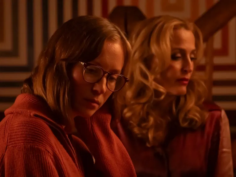 Tendência de Moda em Cannes 2026: Gillian Anderson e Hannah Einbinder