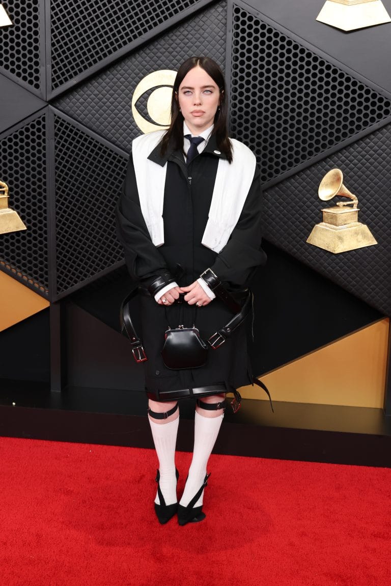 Tendência de beleza: Billie Eilish fala sobre cirurgia plástica