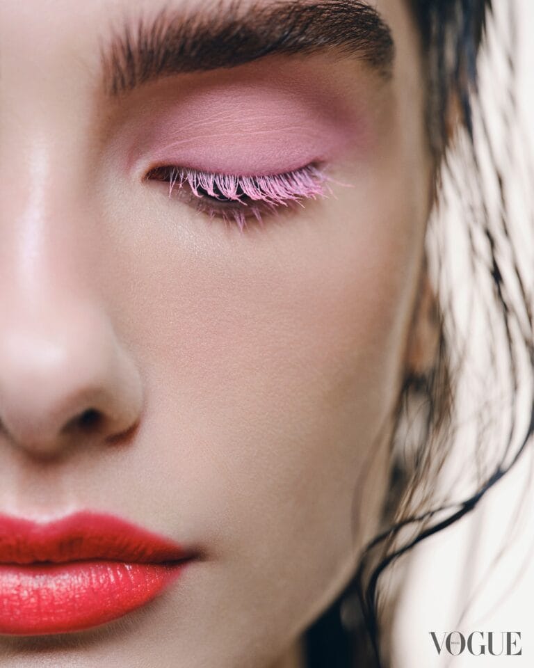 Tendência de beleza: truque com máscara em gel para sobrancelhas