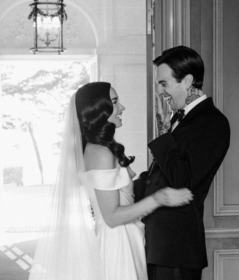 Tendência de estilo: Demi Lovato e Jordan 'Jutes' Lutes em festa de casamento