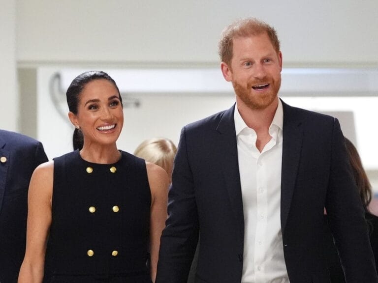 Tendência de estilo: Meghan Markle inaugura memorial na Suíça