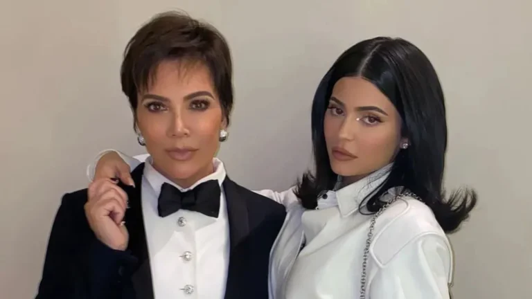 Tendência de moda: Kylie Jenner e Kris Jenner trocam bolsas
